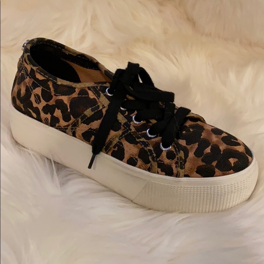 Super COOL Steve Madden Animal Print Sneakers 6.5